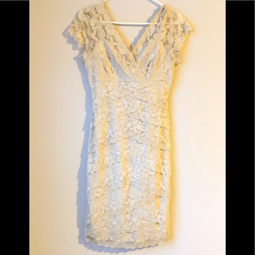 Caché lace dress size 6 excellent condition